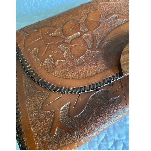 Vintage tooled leather clutch/large leather clutch /tooled leaf purse/70's boho - Picture 7 of 9